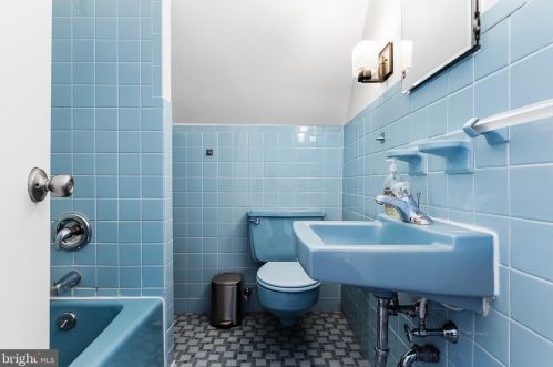 135 Warwick Rd, Tavistock NJ  08033-3706 exterior