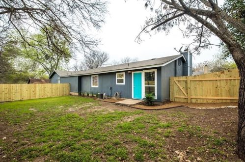 5412 Atascosa Dr, Austin TX  78744-3850 exterior
