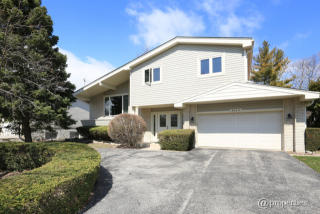 8210 Norma Ct, Niles IL  60714-1032 exterior