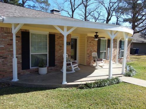 233 Pine Valley St, Huntsville, TX 77320-3411