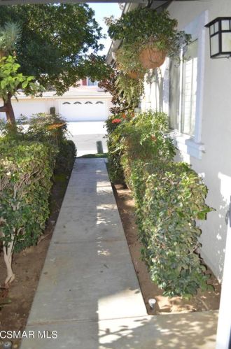 2040 Freesia Ave, Simi Valley CA  93063-3534 exterior