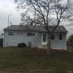 2078 Dogwood Ln, Bethlehem, PA 18018-1110