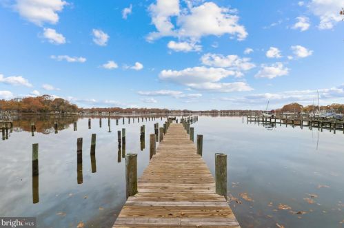 4933 Aspen St, Shady Side MD  20764-9667 exterior