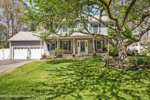133 Foxhollow Dr, Lacey Township, NJ 08734-1612