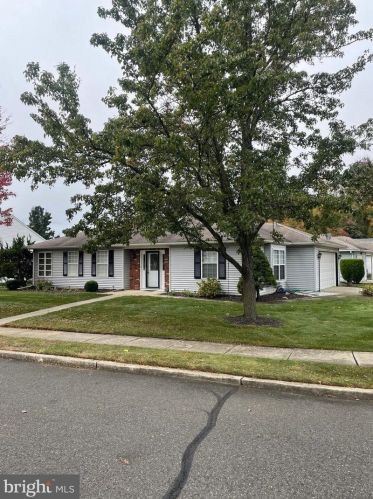 41 Chestnut Hill Ln, Columbus, NJ 08022-1040