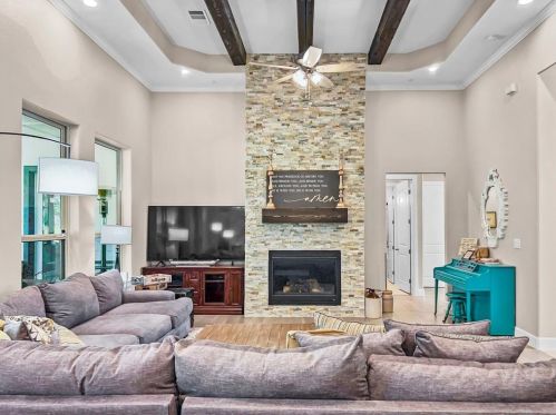 21611 Chenango Lake Dr, Angleton TX 77515-6664 exterior