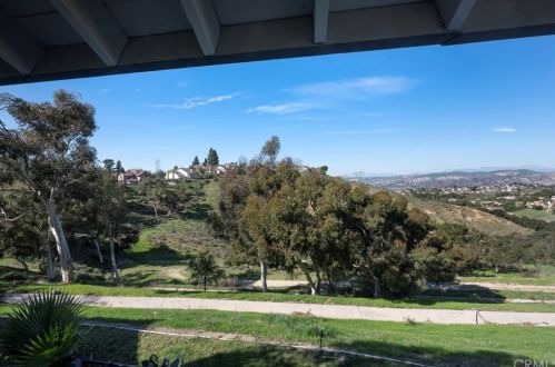 7315 Singingwood Dr, Anaheim CA 92808-1701 exterior