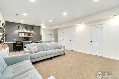 1227 Cres Dr, Fort Collins CO 80526-2917 exterior