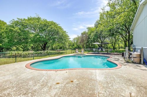 6356 Rendon Bloodworth, Fort Worth TX  76140-9456 exterior