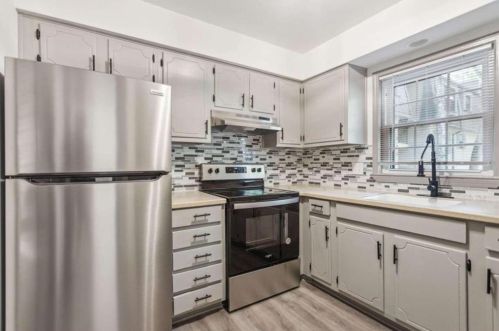 74 Montre Sq, Atlanta GA  30327-4044 exterior