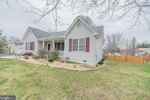 129 Jamestown Dr, Falling Waters, WV 25419-4015
