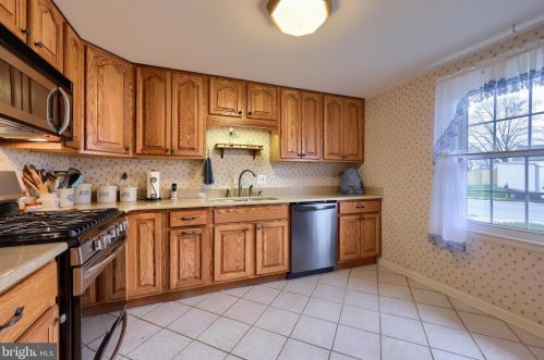 1604 Robert Rd, Lancaster PA  17601-5635 exterior