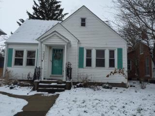 321 College Ave, Geneseo, IL 61254-1215