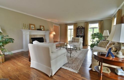 23 Fox Chase Rd, Chester, NJ 07930-2917