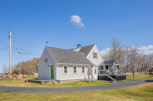 64 Erin St, Thomaston, ME 04861-3633