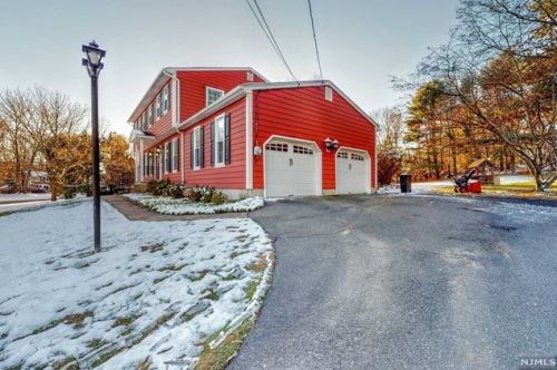18 Winding Trl, Mahwah, NJ 07430-2916