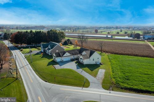 2360 Vw Dr, Lancaster PA  17602-1016 exterior