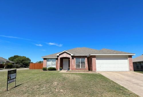 1065 Magnolia Ln, Cedar Hill, TX 75104-6207
