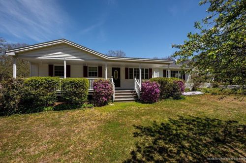 36 Pleasant Dr, Berwick, ME 03901-2429