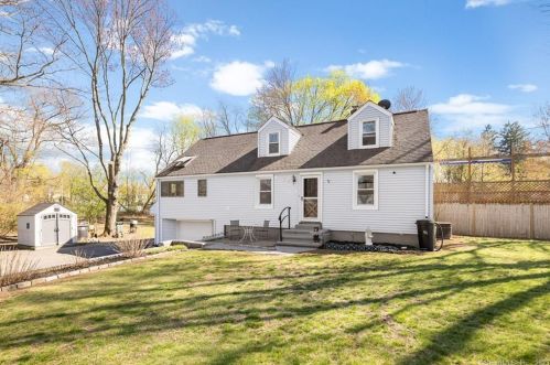 28 Oronoque Rd, Milford, CT 06461-1825