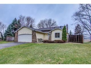 4889 Robinhood Cir, Saint Paul, MN 55126-5935