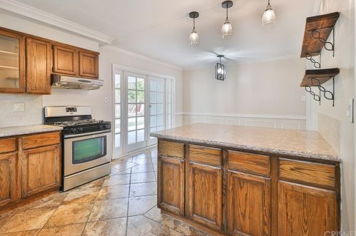 2693 Royal Ave, Simi Valley CA 93065-4768 exterior