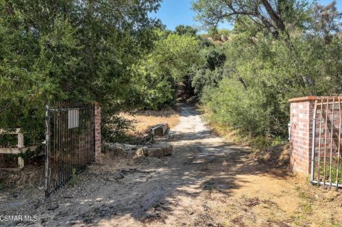 2791 Stokes Canyon Rd, Calabasas, CA 91302-2989