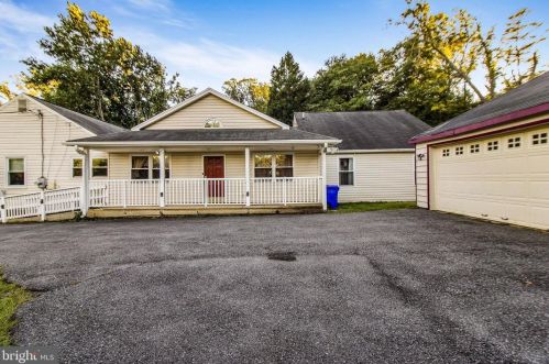 12606 Meadowood Dr, Silver Spring MD 20904-2928 exterior