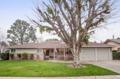 1004 Howard Ave, Visalia, CA 93277-4638