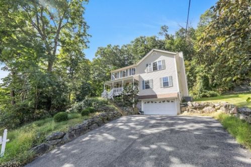 93 Reeve Ave, Bloomingdale, NJ 07403-1570