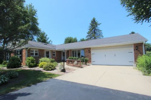 7623 Oak Grove Rd, Alden, IL 60033-9122