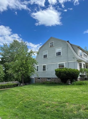 140 Maple St, Hartford, CT 06109-3721