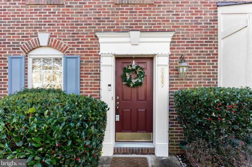8889 Stable Forest Pl, Bristow, VA 20136-5765