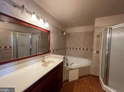 12 Colebrook Ct, Princeton NJ  08540-7050 exterior