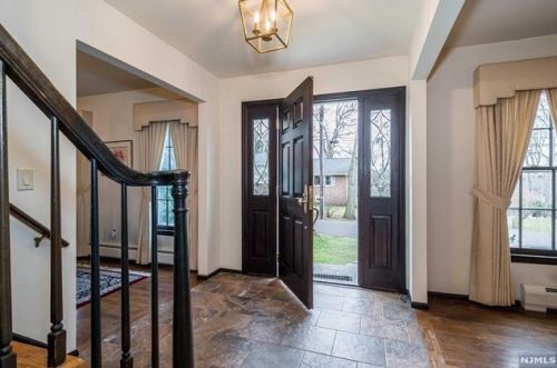 23 Woodland Rd, Demarest, NJ 07627-1909