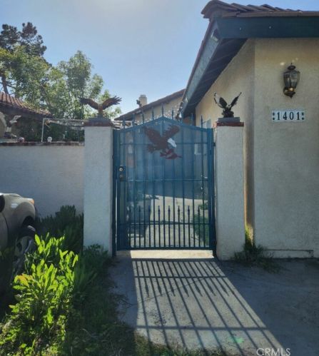 1401 Cherrytree Rd, Colton, CA 92324-7400