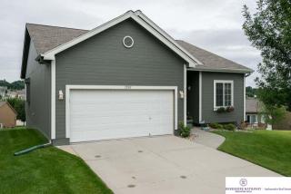 7507 77th Ter, Omaha, NE 68122-1548