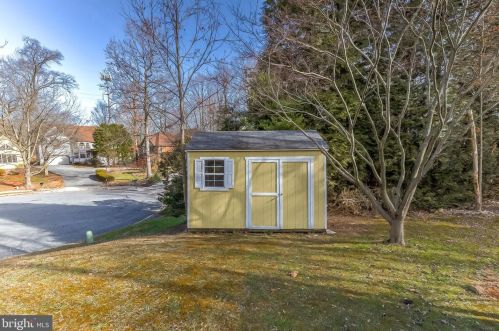 6125 Wooded Run Dr, Columbia MD 21044-3800 exterior