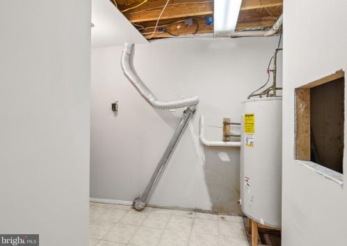 1365 Elm Grv Cir, Silver Spring MD 20905-6060 exterior