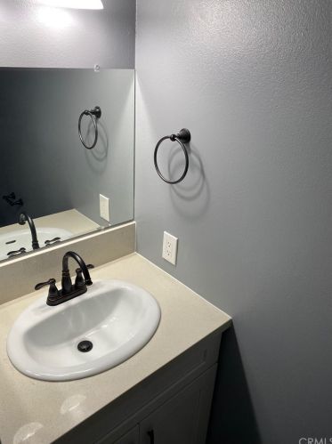 12924 Roselle Ave, Hawthorne CA  90250-5364 exterior