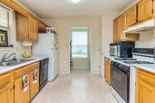 108 Brandon Ridge Cir, Stockbridge GA  30281-6484 exterior
