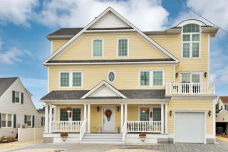 113 8th Ave, Mantoloking, NJ 08738-2107