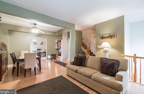 565 Tuliptree Sq, Leesburg, VA 20176-4017