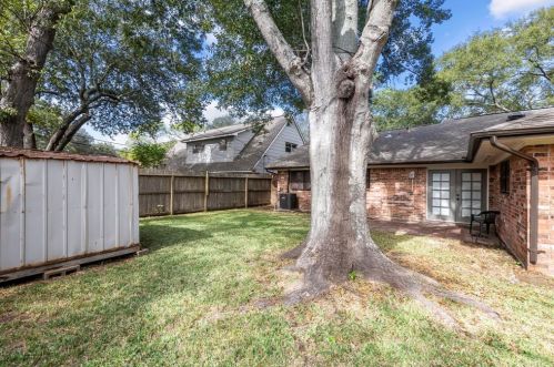 1833 Capri Ln, Taylor Lake Village TX  77586-2928 exterior