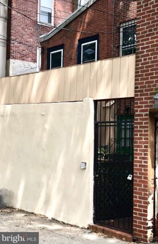 818 4th St, Philadelphia PA  19147-3104 exterior