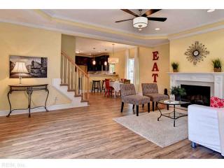 610 Downing St, Hampton, VA 23661-1406