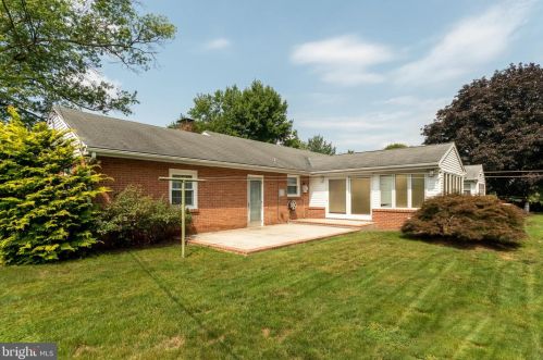 71 Highland Dr, Lancaster, PA 17602-3336