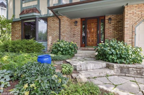 1303 Gartner Rd, Naperville, IL 60540-8220