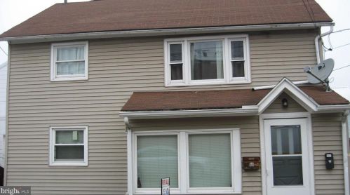 212 Cherry St, Ephrata PA  17522-2202 exterior