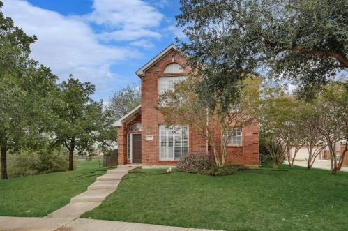 1372 Mae Dr, Carrollton TX  75007-1142 exterior